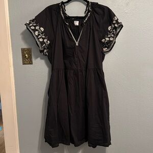 Old navy XL black & white ruffle sleeve dress